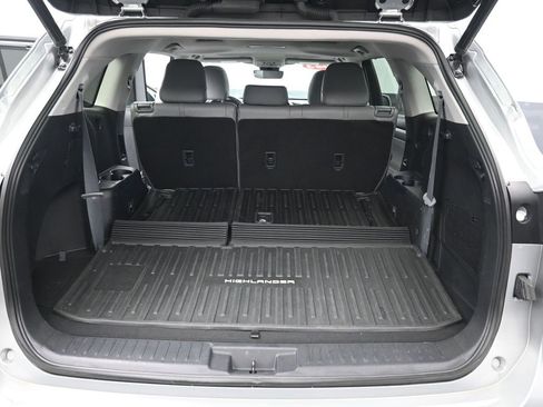 Used 2023 Toyota Highlander XLE image 38