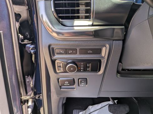 Used 2024 Ford F150 Platinum w/ Equipment Group 702A High AWD/4WD image 31