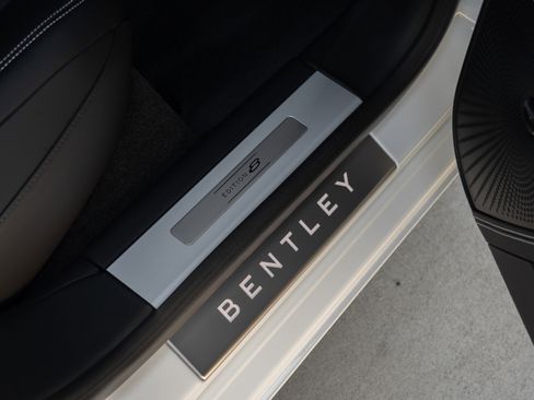 Used 2024 Bentley Flying Spur V8 image 41