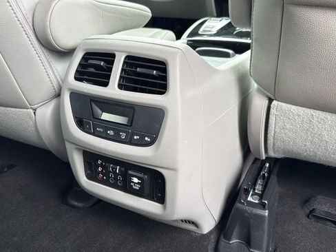 Used 2016 Honda Pilot Touring image 27