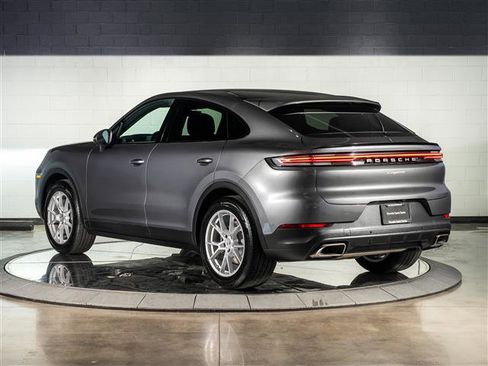 Certified 2025 Porsche Cayenne Coupe AWD/4WD image 3