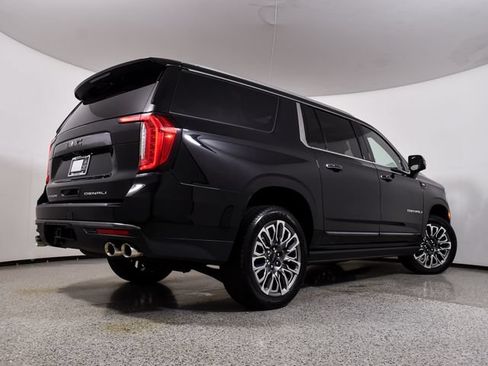 Used 2023 GMC Yukon XL Denali Ultimate AWD/4WD image 17