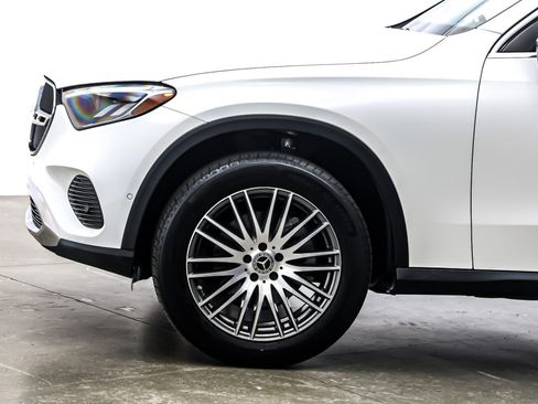 Used 2023 Mercedes-Benz GLC 300 w/ Exclusive Trim Package image 10