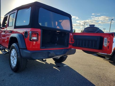 Used 2023 Jeep Wrangler Sport S image 7