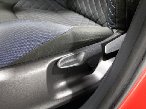 Used 2021 Toyota C-HR XLE image 4