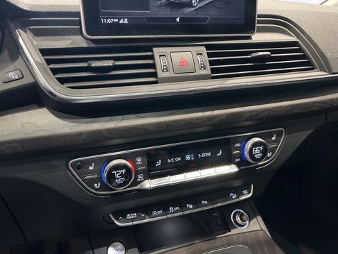 Used 2020 Audi Q5 Prestige w/ Prestige Package image 16