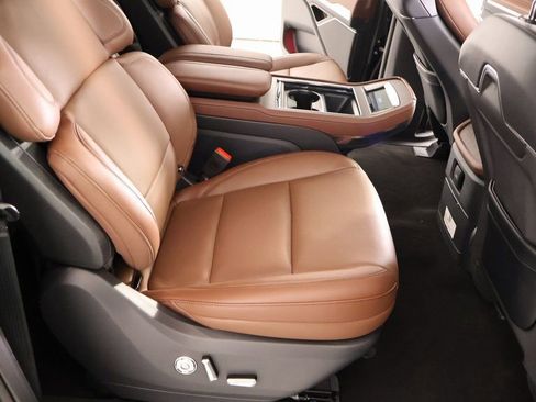 New 2025 Lincoln Navigator L Reserve AWD/4WD image 16