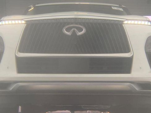 Used 2025 INFINITI QX80 Sensory image 3