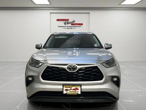 Used 2024 Toyota Highlander XLE image 2