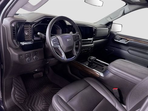 Used 2023 Chevrolet Silverado 1500 RST image 3