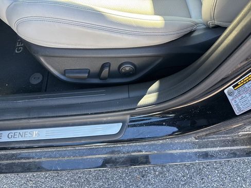 Used 2024 Genesis G70 2.5T image 14