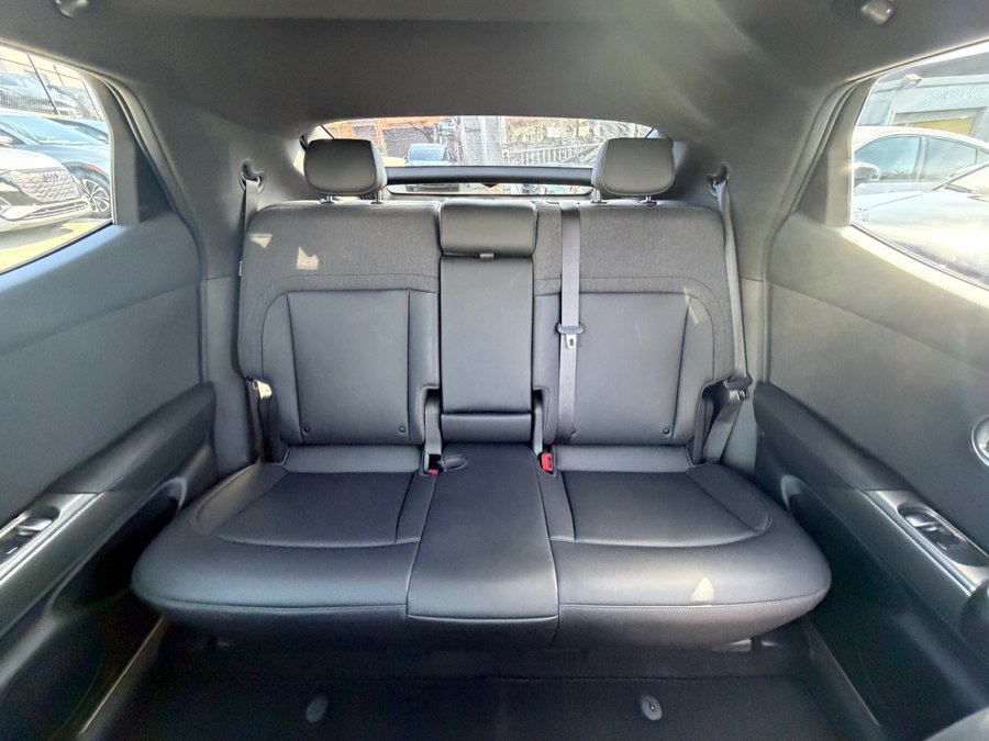 Used 2024 Genesis GV60 RWD image 41
