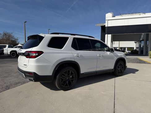 New 2025 Honda Pilot Touring image 4