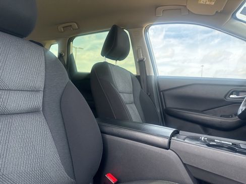 Certified 2025 Nissan Rogue SV image 28