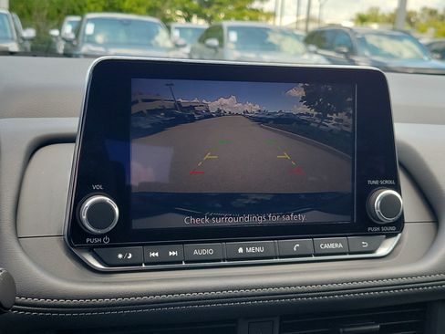 Used 2024 Nissan Rogue S FWD image 25