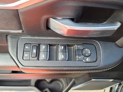 Used 2025 RAM 4500 4x4 Crew Cab DRW w/ Laramie Trim Package image 16