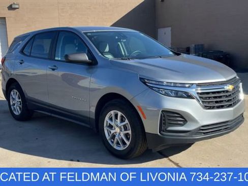 Used 2023 Chevrolet Equinox LS w/ LS Convenience Package image 2