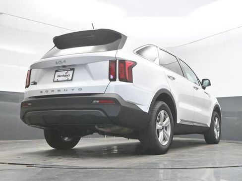 Used 2022 Kia Sorento LX image 33