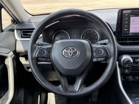 Used 2021 Toyota RAV4 XLE AWD/4WD image 19