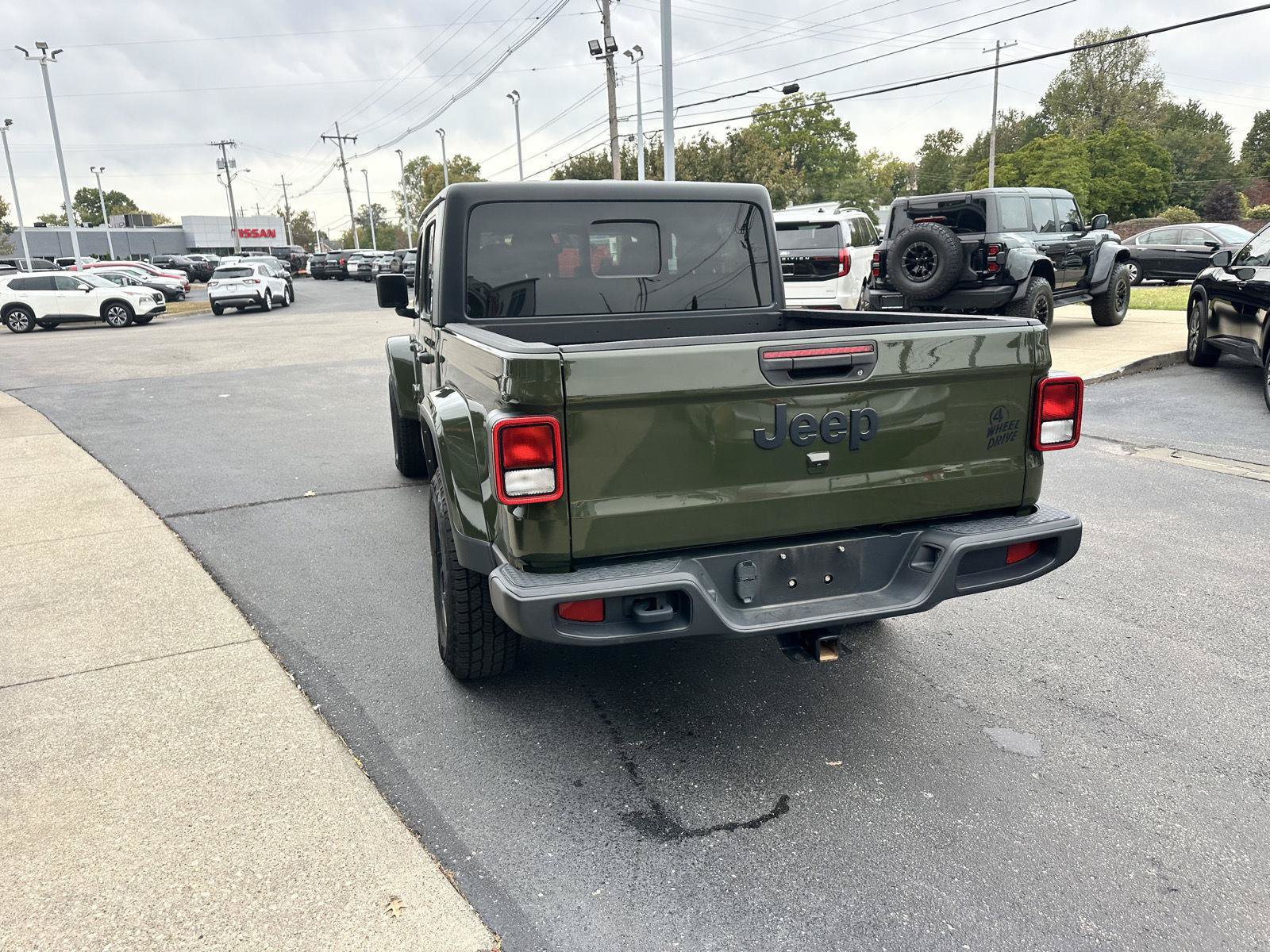 Used 2022 Jeep Gladiator Sport AWD/4WD image 6