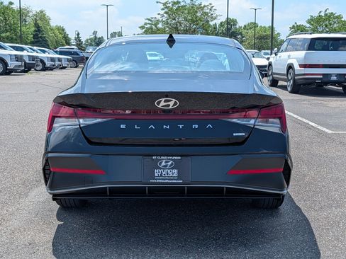 Used 2025 Hyundai Elantra Limited w/ Cargo Package FWD image 4