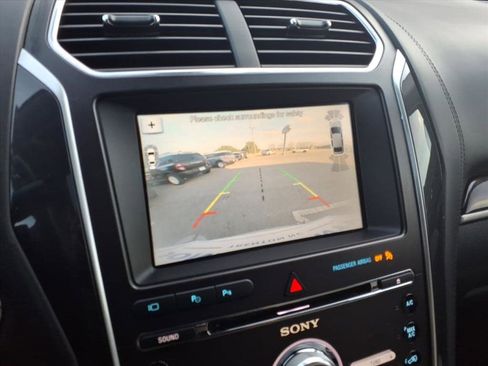 Used 2017 Ford Explorer Platinum image 24