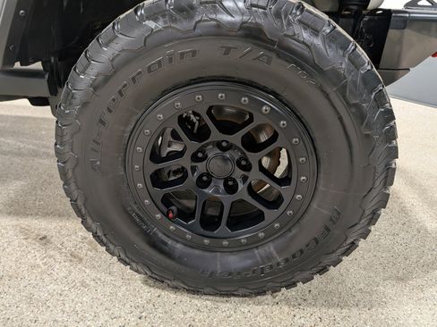 Used 2022 Jeep Wrangler Unlimited Rubicon AWD/4WD image 12