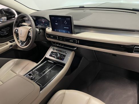 Used 2023 Lincoln Aviator AWD w/ Premium Package image 34