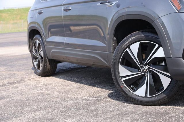 Certified 2023 Volkswagen Taos SE AWD/4WD image 3