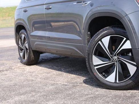 Certified 2023 Volkswagen Taos SE AWD/4WD image 3