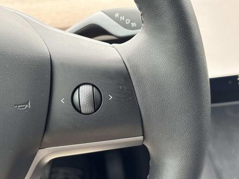 Used 2025 Tesla Model Y Long Range image 31