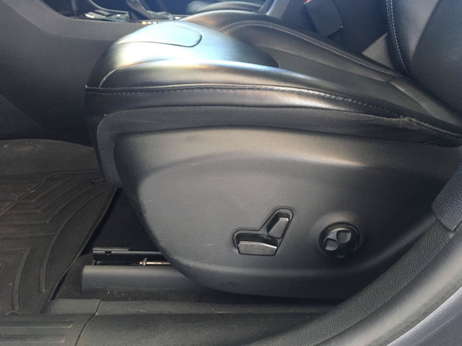 Used 2019 Jeep Cherokee Latitude Plus FWD image 34