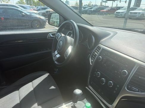 Used 2012 Jeep Grand Cherokee Laredo w/ Laredo E Group AWD/4WD image 12
