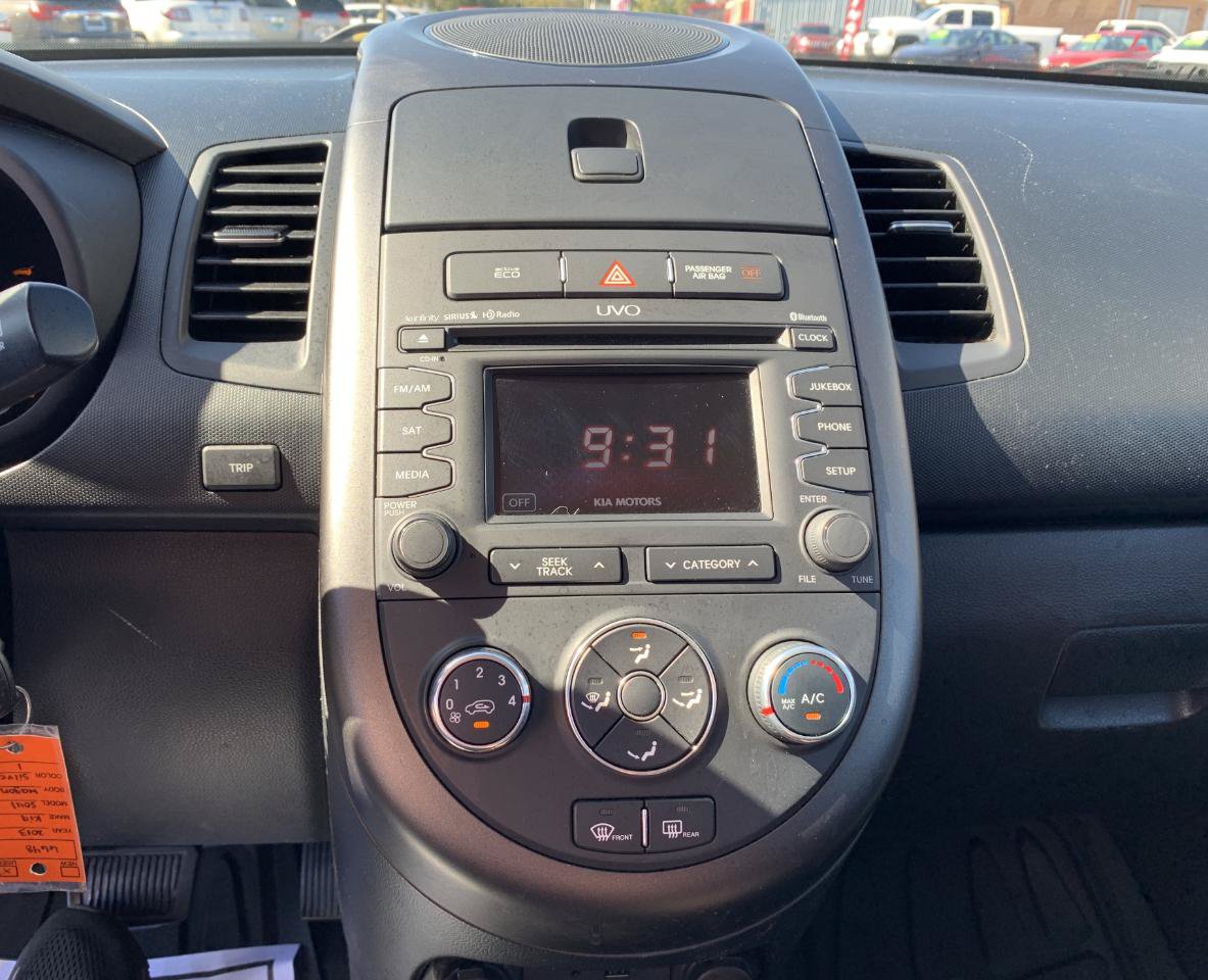 Used 2013 Kia Soul + w/ Audio Pkg FWD image 21