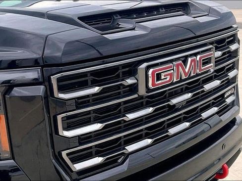 Used 2024 GMC Sierra 2500 AT4 w/ AT4 Premium Plus Package image 34