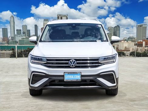 Certified 2022 Volkswagen Tiguan SE FWD image 2