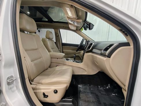 Used 2014 Jeep Grand Cherokee Limited w/ Luxury Group II AWD/4WD image 24