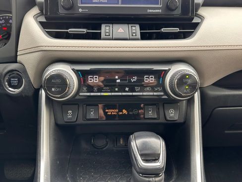 Used 2021 Toyota RAV4 XLE Premium AWD/4WD image 30
