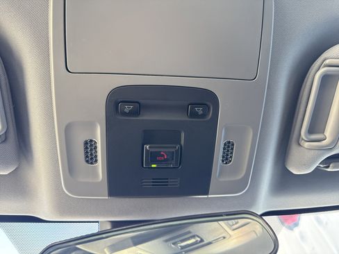 Used 2023 Toyota Camry SE image 19