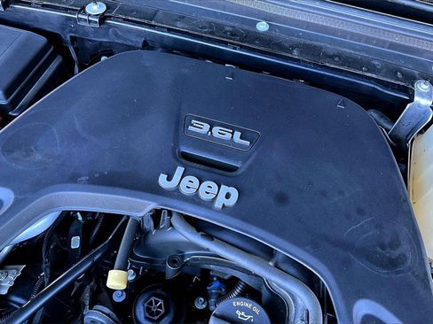 Used 2021 Jeep Gladiator Overland image 31