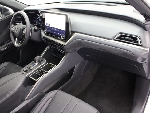 Used 2026 Lexus TX 500h AWD w/ Technology Package image 36