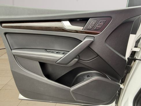 Used 2019 Audi Q5 2.0T Premium Plus w/ Premium Plus Package image 24