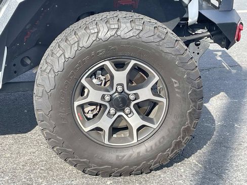 Used 2022 Jeep Wrangler Unlimited Rubicon w/ Cold Weather Group AWD/4WD image 10