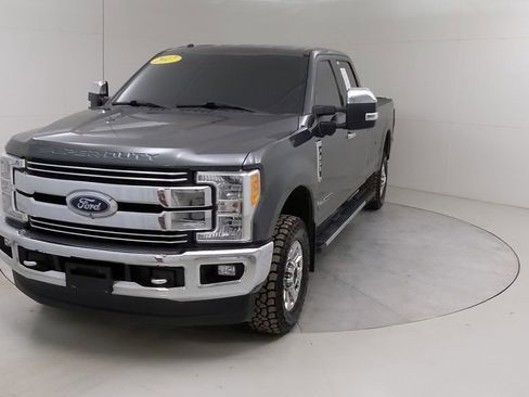 Used 2017 Ford F350 Lariat w/ Chrome Package image 9