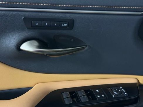 Used 2025 Lexus ES 300h 300h image 18
