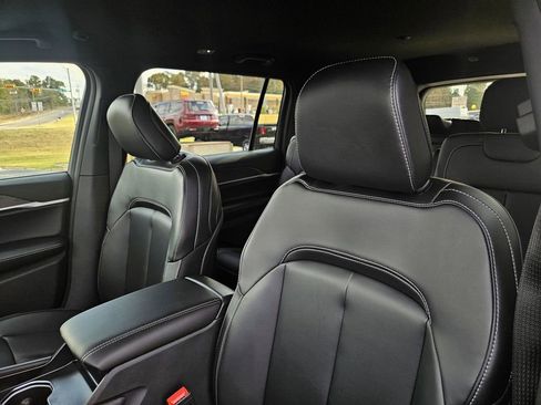 New 2025 Jeep Grand Cherokee L Limited image 12