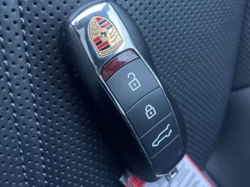 Certified 2025 Porsche Macan AWD/4WD image 42