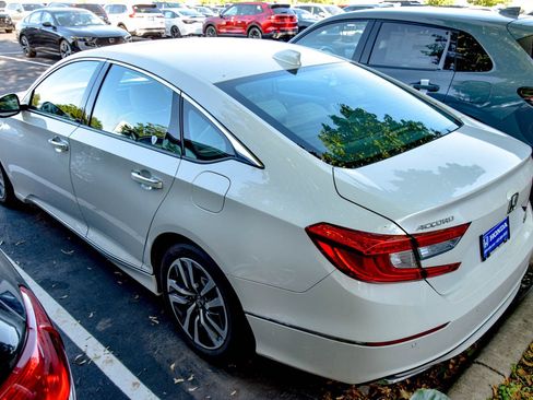 Used 2019 Honda Accord Touring image 18