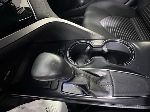 Used 2018 Toyota Camry SE image 29