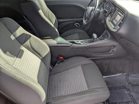 Used 2016 Dodge Challenger SXT image 20